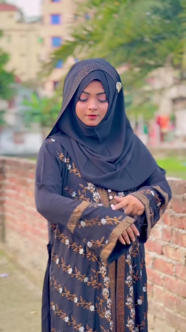এম্ব্রয়ডারই স্টন এর কাজ বোরকা